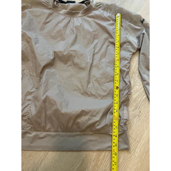 Nike Running Division Women’s Taupe Longe Sleeve  Light Weight Top Size Small - Picture 3 of 10